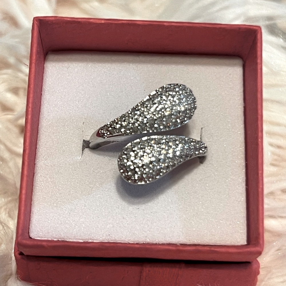 Forever Embrace Silver Ring. Size 7.50 Gift box included.
